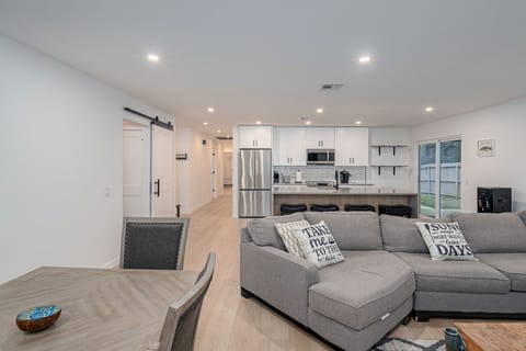 Open floor plan, great for entertaining!