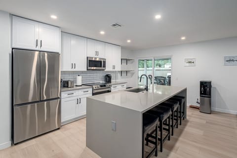 Well organized kitchen, Bottles for Primo dispenser not available