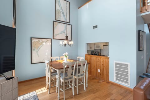 PC304: Happy Endings OBX | Mid Level Dining Area