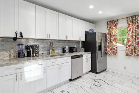 Contemporary Cooktop and Stylishly Designed, Fully Equipped Kitchen