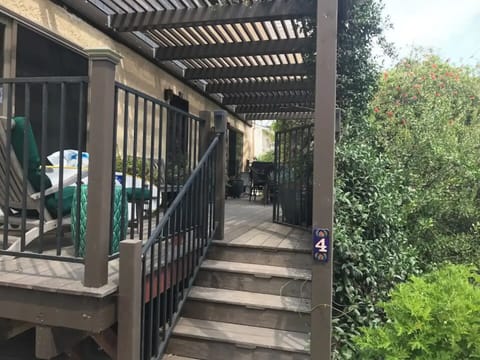 Steps up to the entrance and lower deck