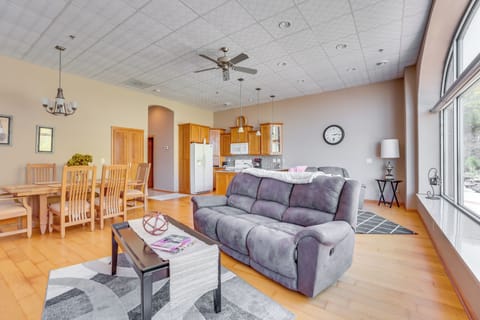 Living Room | Smart TV | Free WiFi | Single-Story Condo | 2nd-Floor Unit