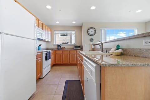 611 Vacation by the Sea