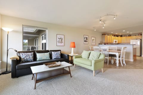 936 Vacation by the Sea