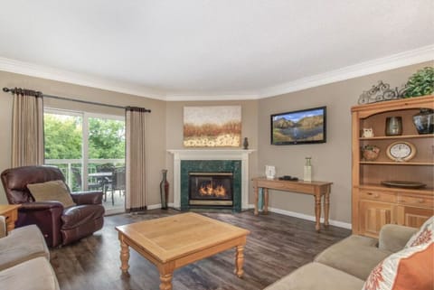 A Peaceful Getaway Whispering Pines 412 2 Bedroom Family Friendl - Spacious Living Room with Gas Fireplace, Sleeper Sofa and SMART TV with Cable & WIFI throughout vacation rental