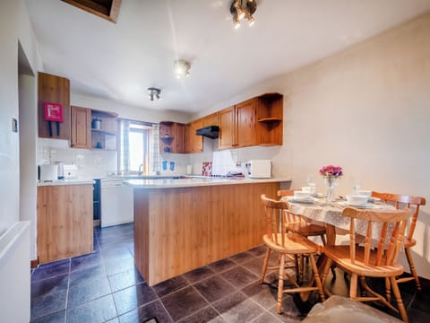 Kitchen/diner | Kilbride Cottage - Shannochie Cottages, Shannochie
