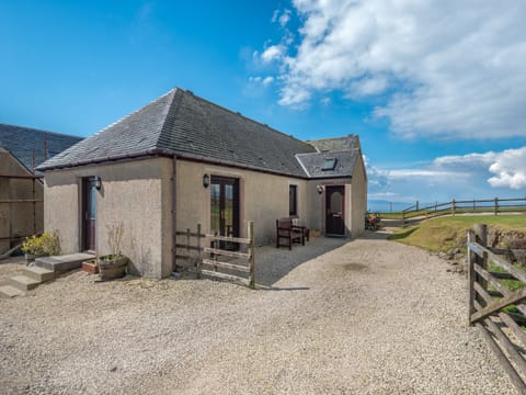 Exterior | Eryb Cottage - Shannochie Cottages, Shannochie