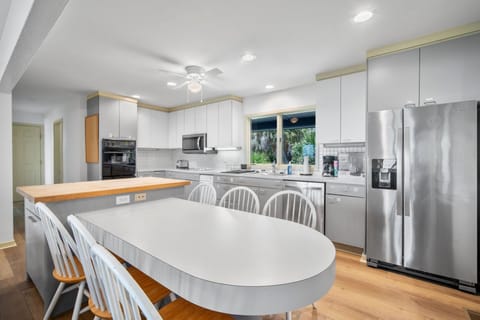 Kitchen and Breakfast Table