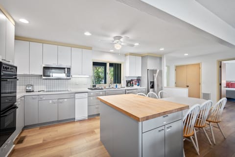 Kitchen and Breakfast Table