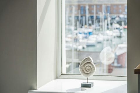 Harbour Heights - 2 Bed Apartment - Milford Haven (21877)