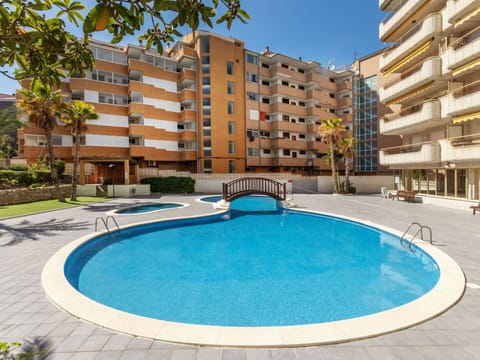 Water, Building, Daytime, Property, Plant, Window, Azure, Blue, Swimming Pool