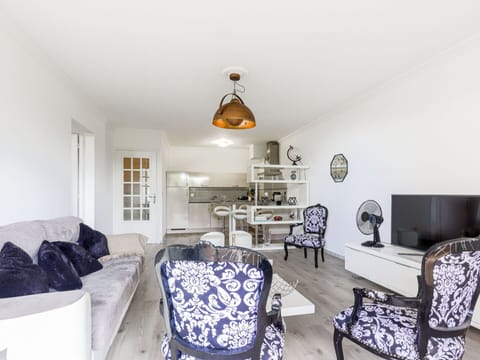 Property, Water, Sky, Interior Design, Building, Swimming Pool, Leisure, Shade, Tree, Condominium