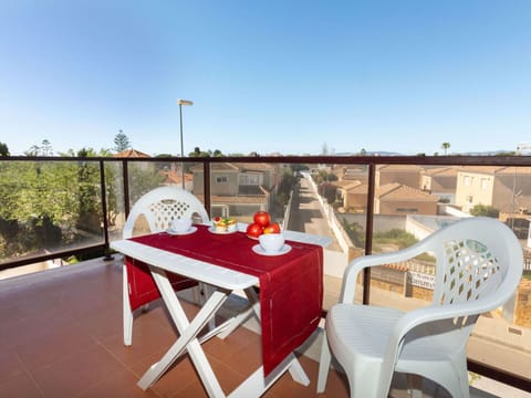 Sky, Property, Furniture, Table, Chair, Building, Outdoor Table, Tableware, Outdoor Furniture, Shade