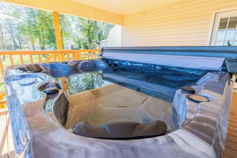 Fireside chats and starry nights. Your hot tub retreat awaits! 🌙

