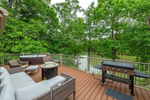 Welcome to Lakehouse Retreat.