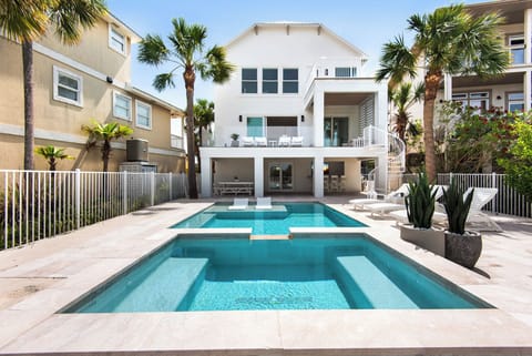 WHAT-A-BEACH Private pool