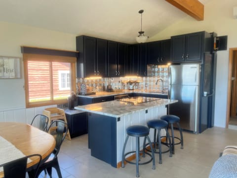 Newly updated kitchen. Granite countertops, stainless appliances. Fully equipped