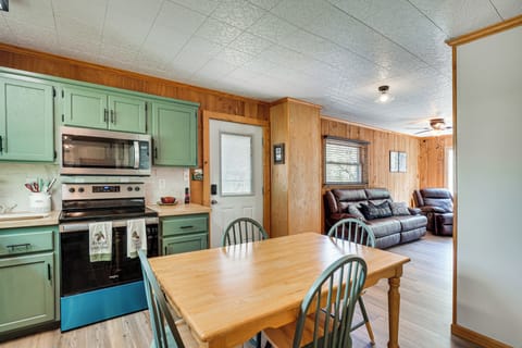 Dining Area | Dishware/Flatware Provided | 2nd Floor