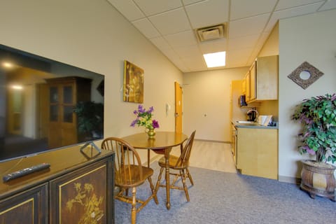 Dining Area | Dishware & Flatware Provided | Central A/C & Heat