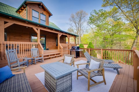 Open air deck and grill overlooking the lake