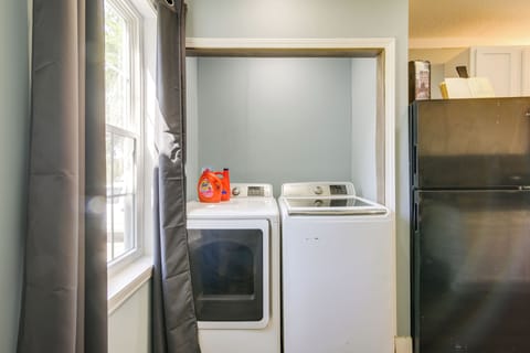 Laundry Closet | Washer & Dryer