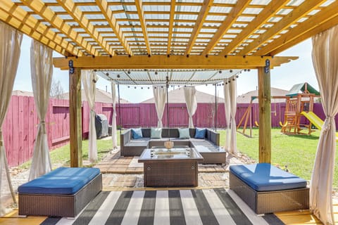 Katy Vacation Rental | 3BR | 2BA | 1 Step to Enter | 1,700 Sq Ft