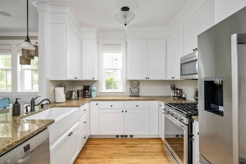 Cook delicious meals for breakfast, lunch, and dinner in this fully equipped kitchen. We suggest grabbing some seafood from a local market.