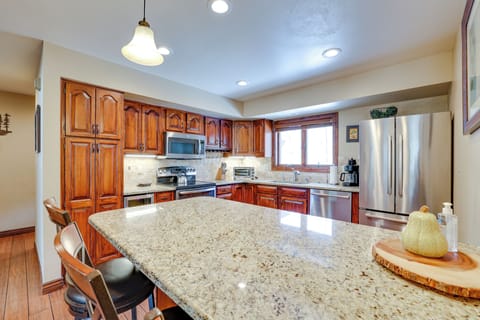 Kitchen | Cooking Basics | Beverage Fridge | Toaster Oven | Main Level