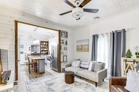 Carterville Vacation Rental | 3BR | 1.5BA | 750 Sq Ft | Steps to Enter