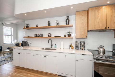 Fully Stocked Kitchen!