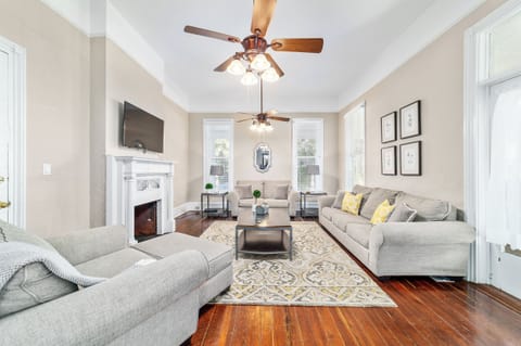 Cozy spot to unwind after exploring Downtown Ocala.