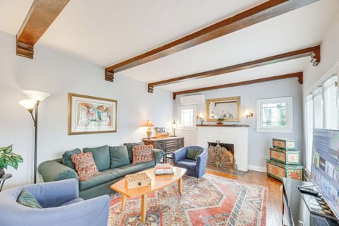 Los Angeles Vacation Rental | 2BR | 2BA | Steps Required | 1,300 Sq Ft