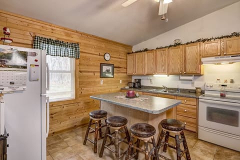 Kitchen - fully stocked with cooking supplies