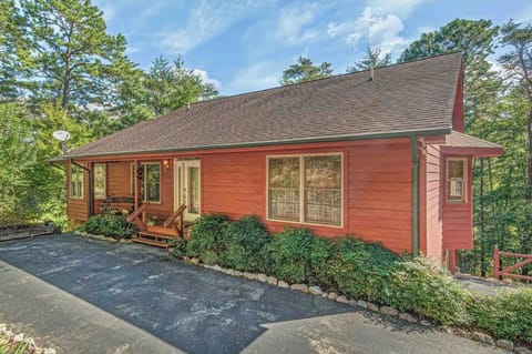 Only 2 steps to enter main floor