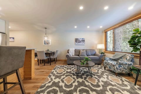 4115 Coyote Fork Truckee CA-print-016-016-Interior-3309x2206-300dpi