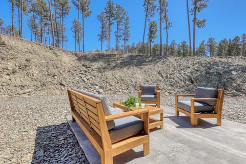 Enjoy a cool beverage on your patio. 