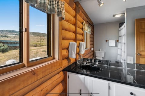 Shared bathroom of 2nd & 3rd Bedrooms