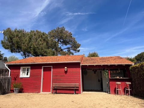 c9a2ee42-9dd9-407c-a584-ccf6e454d95f