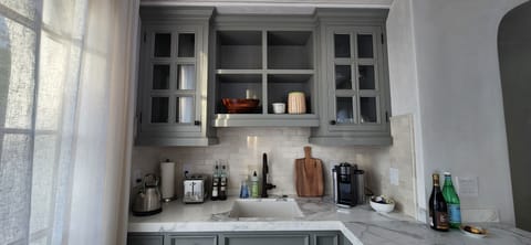 Marble kitchenette with nespresso, microwave, induction cooktop and wine fridge