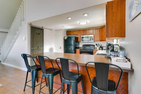 Cook, snack or chat together…