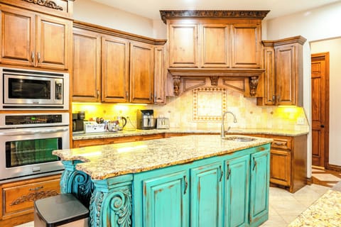 Enjoy cooking in a kitchen that’s perfectly designed for modern living.
