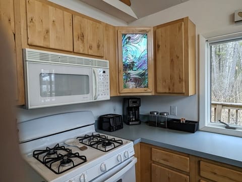 Full Kitchen - Cooking basics, dishware & flatware, gas stove, oven, microwave, toaster, drip coffee maker, dishwasher, trash bags, paper towels