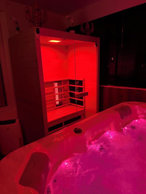 Indoor spa tub
