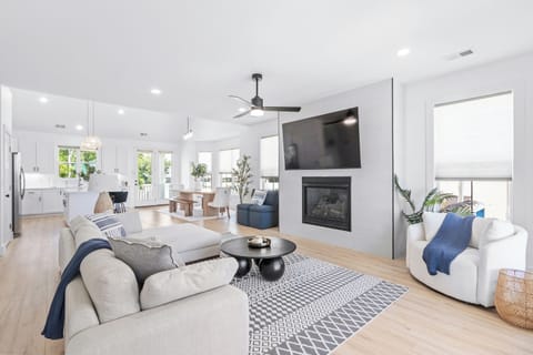 Main Living Room w/Large TV + Fireplace (2nd Floor)