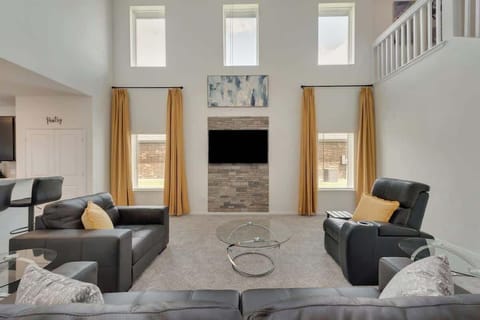 Living room Smart TV Air conditioning Carbon monoxide alarm WIFI High chair
Game room Study Free parking on premises Free street parking Hot water Full Kitchen with essentials Long term stays allowed Gazebo with outdoor siting, heating and grill.