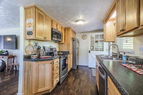 Fully Equipped Kitchen, Dressed for Fall
