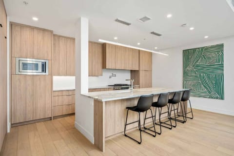 Cook delicious meals for breakfast, lunch, and dinner in this fully equipped kitchen. We suggest grabbing some ingredients from a local farm.