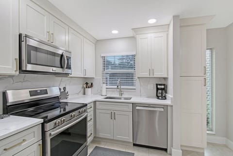 Newly renovated and fully-stocked kitchen