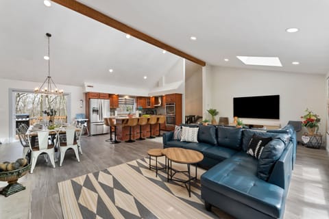 Home Decor, Dining Room, Dining Table, Furniture, Indoors