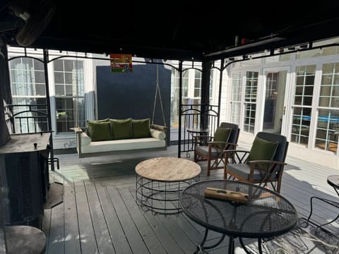 Pine Hill Estate w/ Three Apartment-style Rooms House in Griffin